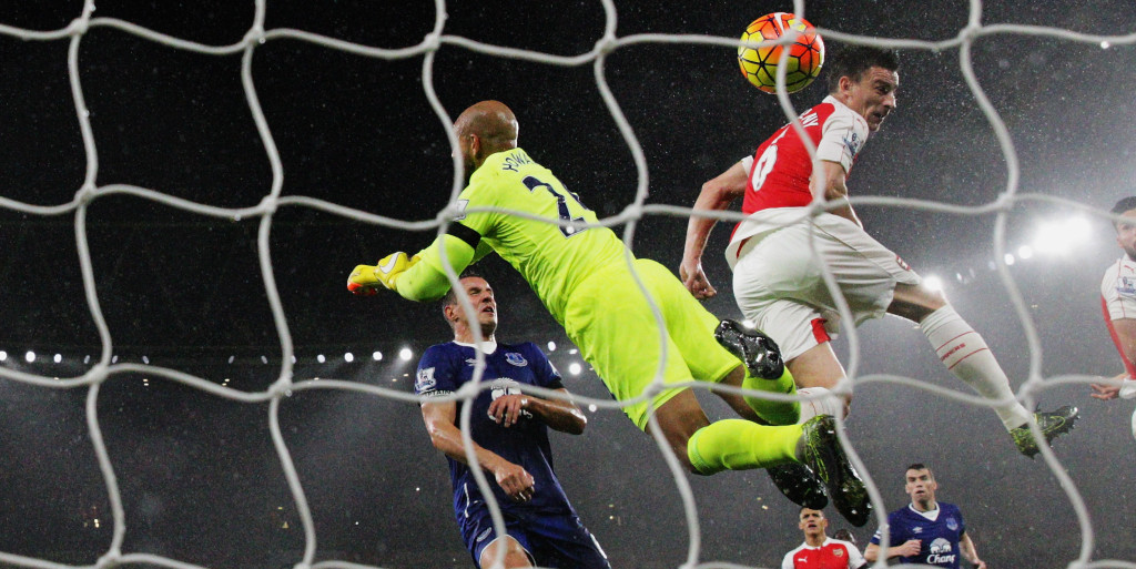 Martinez backs out of form Howard