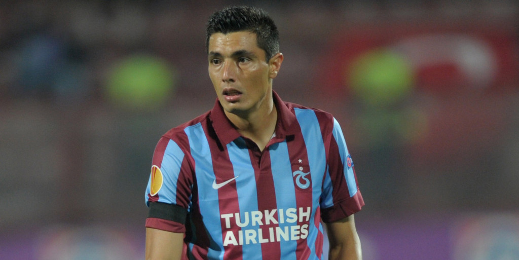 Everton linked with Oscar Cardozo