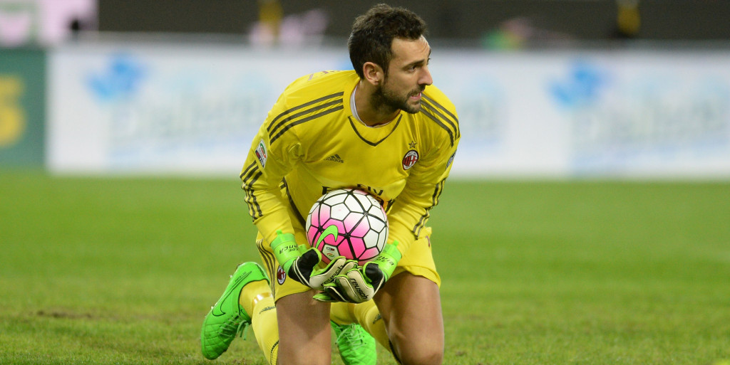Everton linked with Spanish goalkeeper