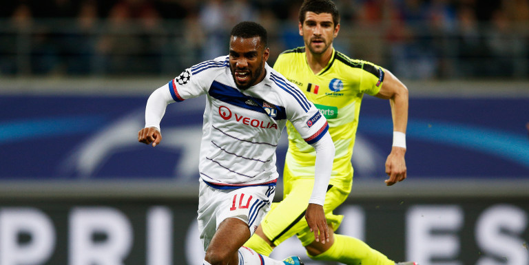 Everton to battle Liverpool for Lacazette