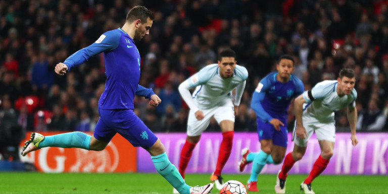 Everton and Manchester United vying for Janssen