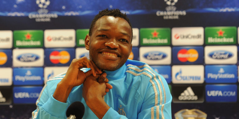 Everton make offer for Mandanda