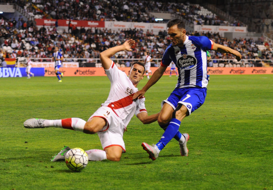 MADRID, SPAIN - SEPTEMBER 14: Antonio Amaya of Rayo Vallecano tries to tackle Lucas Perez of RC Deportivo la Coruna during the La Liga match between Rayo Vallecano and RC Deportivo La Coruna at Estadio Teresa Rivero on September 14, 2015 in Madrid, Spain.  (Photo by Denis Doyle/Getty Images)