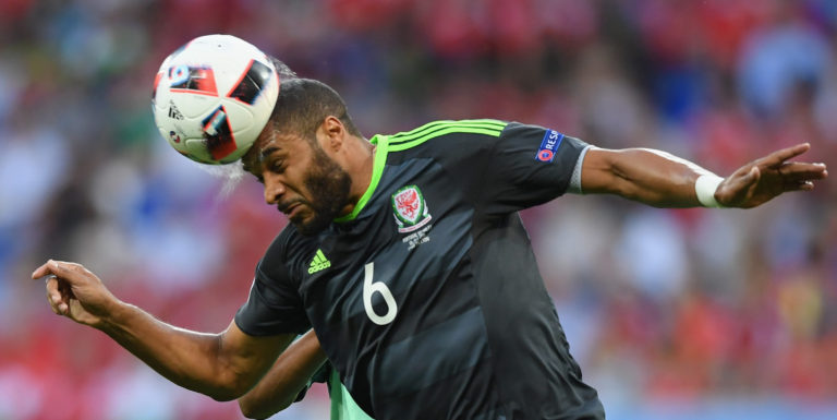 Ashley Williams to join Everton within 48 hours