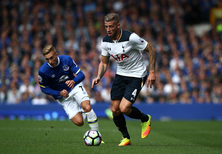 LIVERPOOL, ENGLAND - AUGUST 13: Toby Alderweireld of Tottenham Hotspur controls the ball from Gerard Deulofeu of Everton during the Premier League match between Everton and Tottenham Hotspur at Goodison Park on August 13, 2016 in Liverpool, England. (Photo by Jan Kruger/Getty Images)