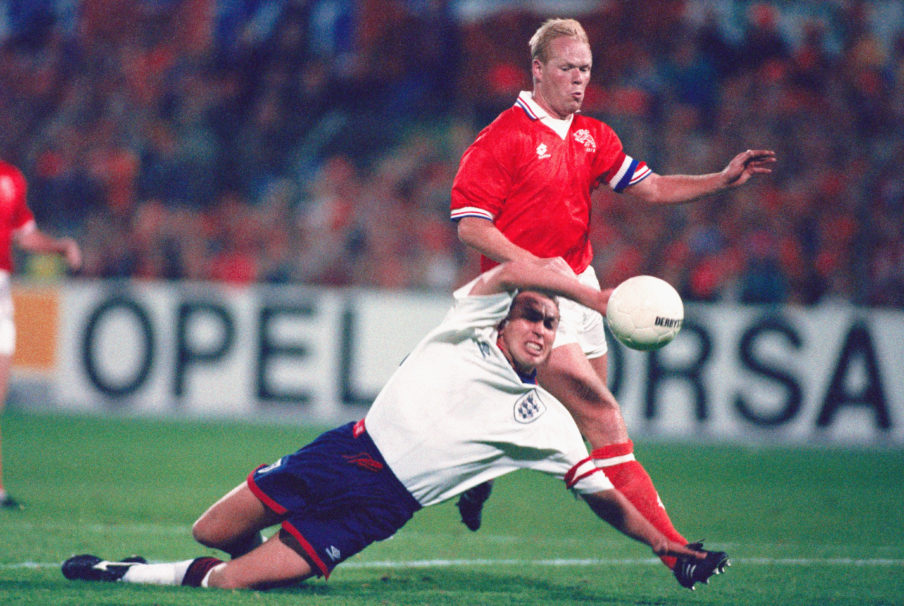 ROTTERDAM, NETHERLANDS - OCTOBER 13: England captain David Platt (l) is fouled by Holland captain Ronald Koeman and in a controversial decision, no penalty is given, during the World Cup Qualifying match between Holland and England at the  De Kuip Stadium on October 13, 1993 in Rotterdam, Netherlands.  (Photo by Chris Cole/Getty Images)
