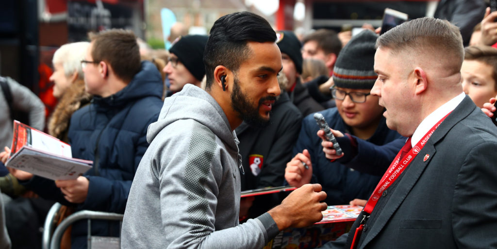 Walcott passes Everton medical