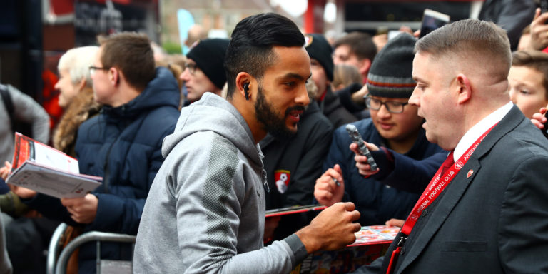 Walcott passes Everton medical