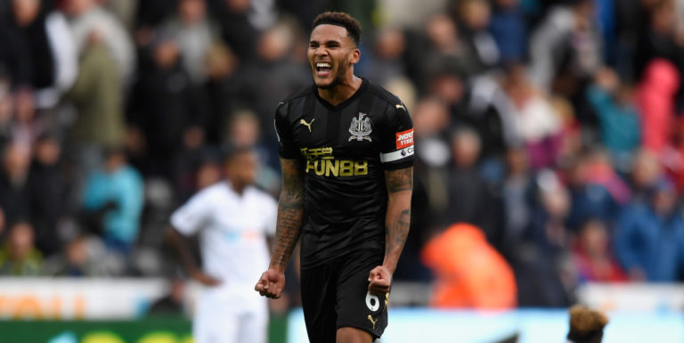 Everton keeping tabs on Newcastle defender