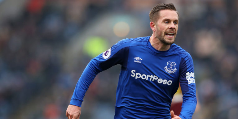 Everton star out for the season with knee injury