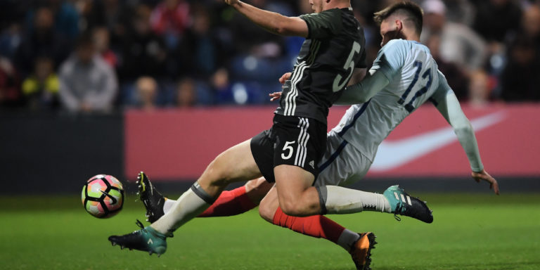 Everton eye summer swoop for English striker