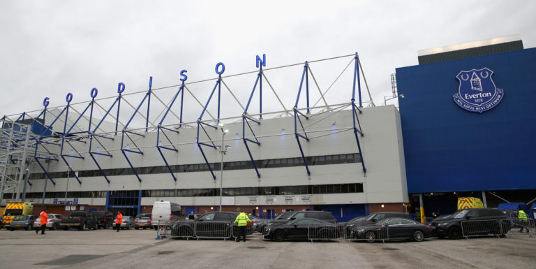 Everton make bid for 25-year-old left-back