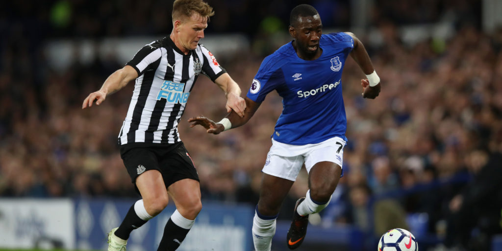 Everton winger linked with Premier League switch