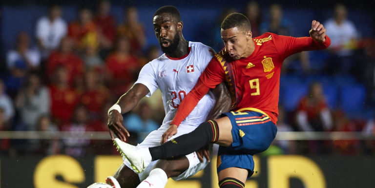 Everton and Juventus battling to sign Spain international