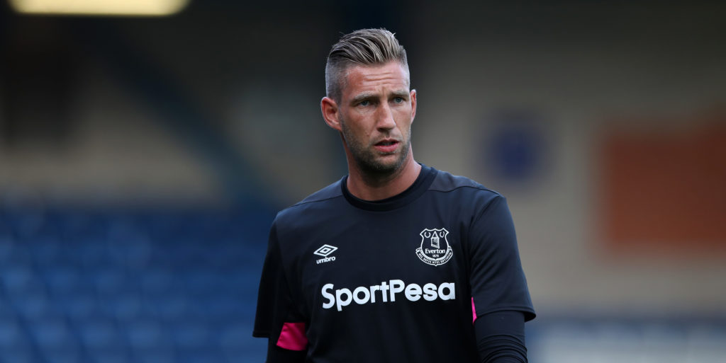 Everton star pens new deal at the club