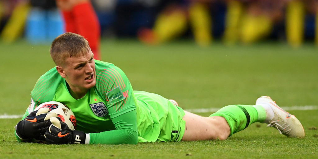 Former Everton boss hails “tremendous” Pickford