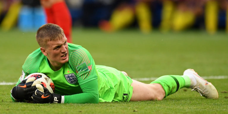 Former Everton boss hails “tremendous” Pickford