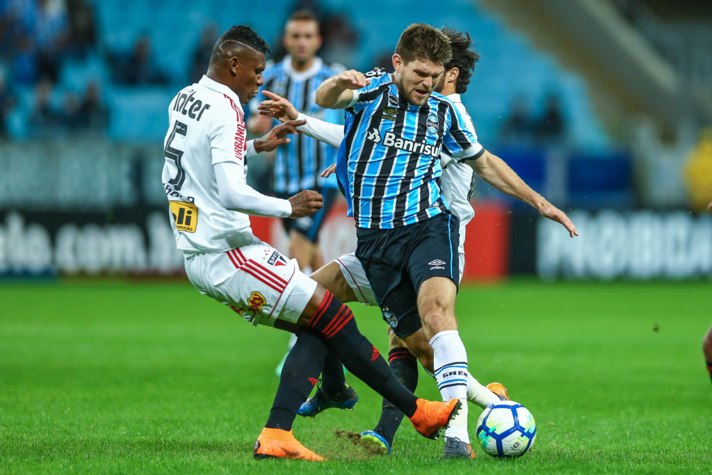 Everton chasing Kannemann
