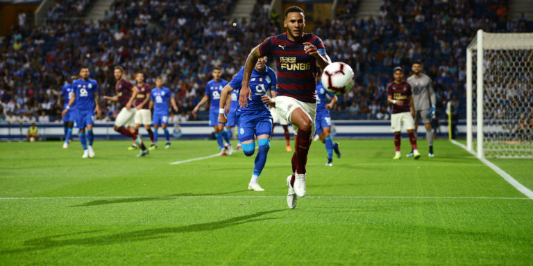 Everton turn their attention to Newcastle’s Lascelles