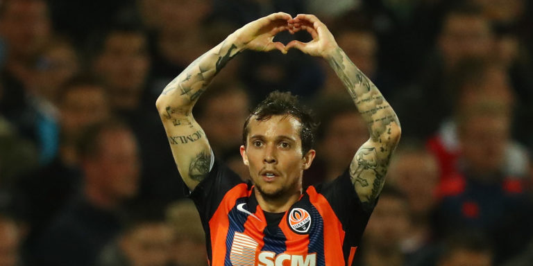 Bernard completes Everton transfer