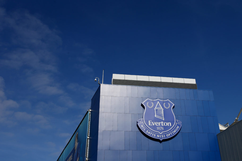 Everton starlet Simms signs contract – What that means for the club