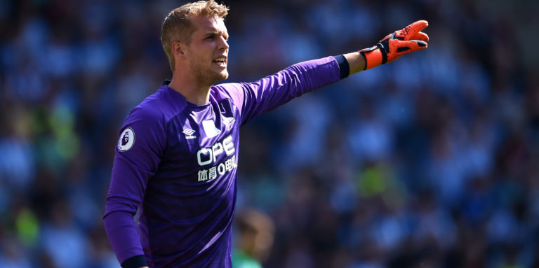 Everton reportedly close in on Lossl – Why this is a good move