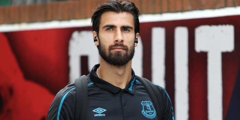 These Everton fans can’t understand ‘pointless’ injury update about Andre Gomes