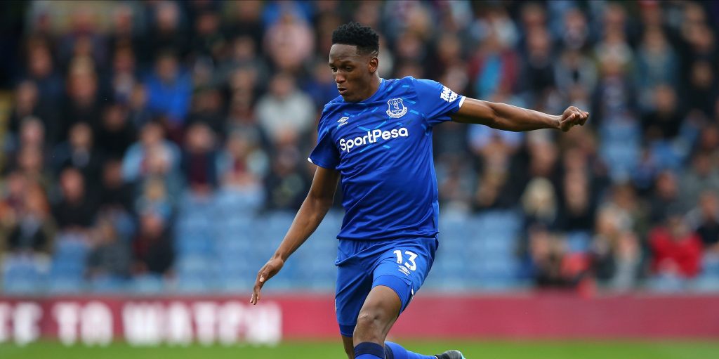 Everton fans are concerned following Mina injury struggle