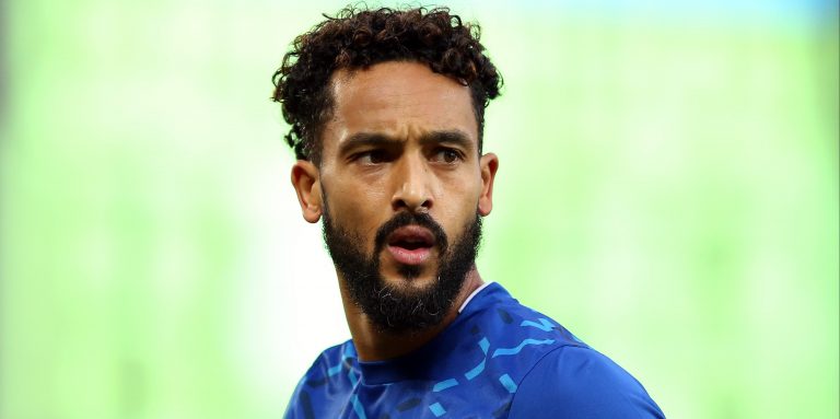 Walcott declared fit to face Liverpool on Wednesday