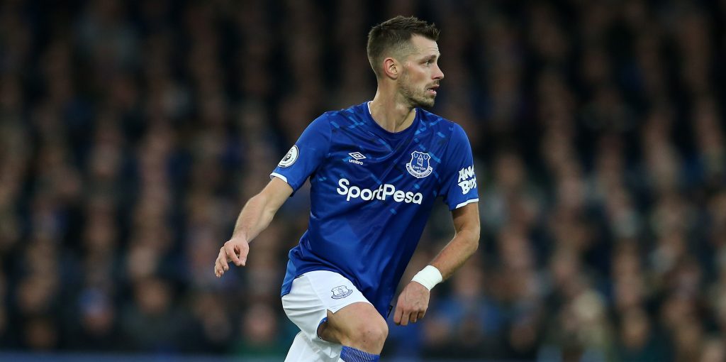 Walcott and Schneiderlin both out for weeks with injuries