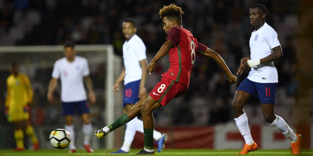 Chelsea enter the race to sign Benfica midfielder Fernandes