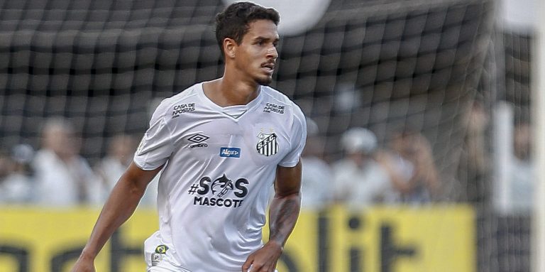 Everton loan offer for Verissimo rejected