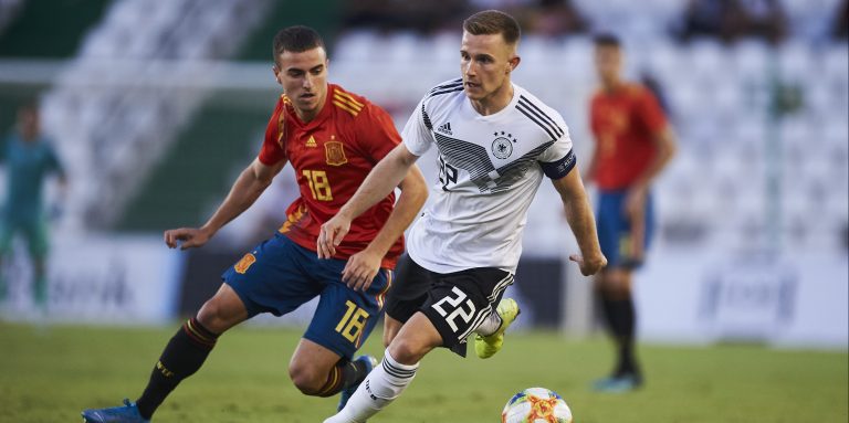 Everton are interested in Elche midfielder Villar