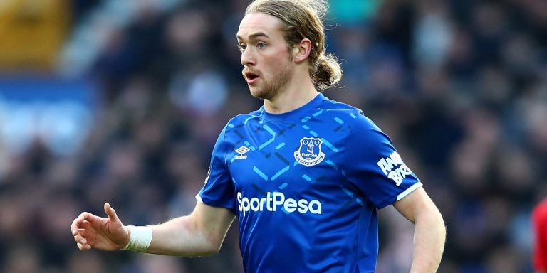 Everton fans claim that Davies needs to step his game up