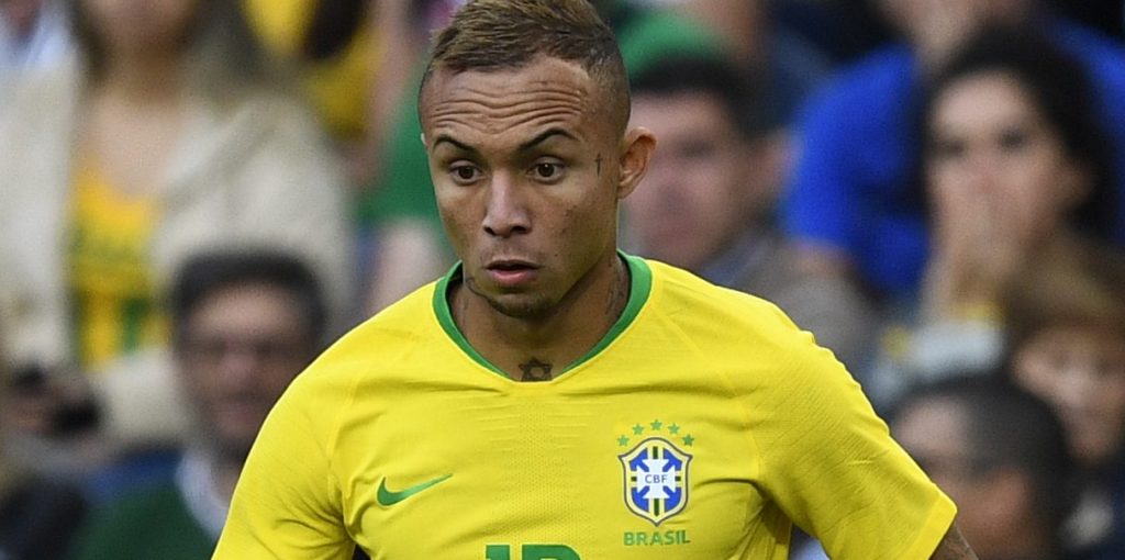 Report linking Everton Soares sparks Everton fans to respond