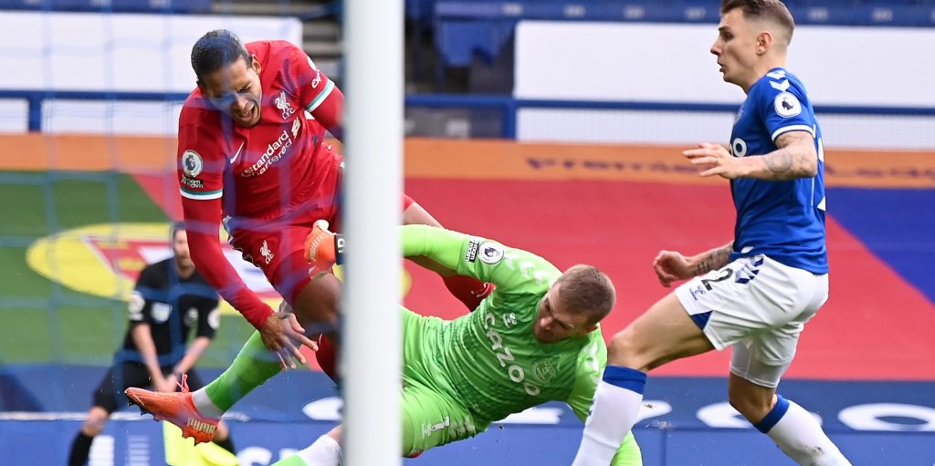 Liverpool Goalkeeper hits out at Everton Counterpart for Lunge