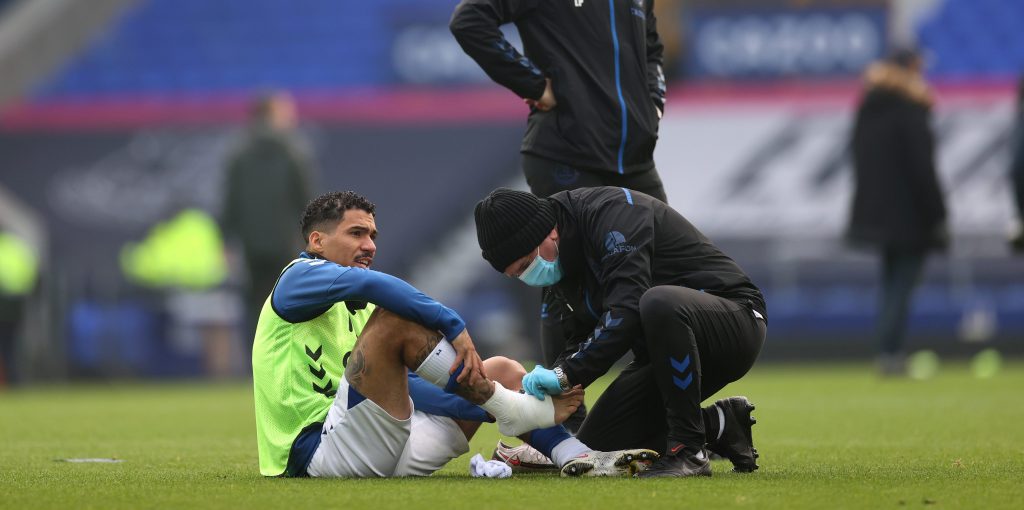 Allan Ruled Out with Unspecified Muscle Injury Ahead of Fulham Clash