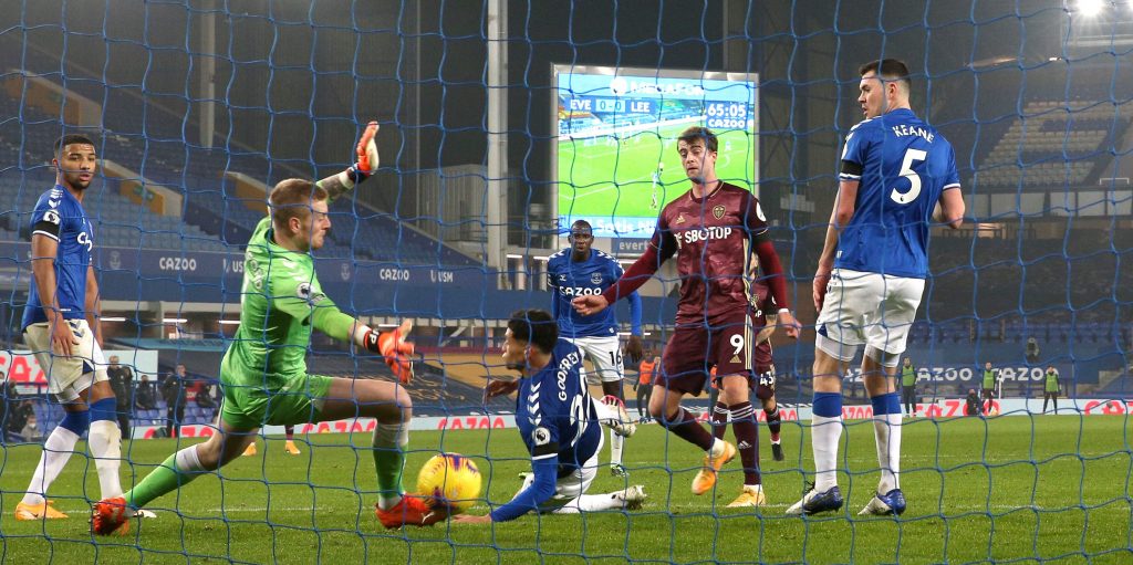 Fans Unimpressed with Everton in Defeat to Leeds