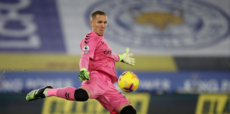 Everton fans praise Robin Olsen’s performance at Leicester