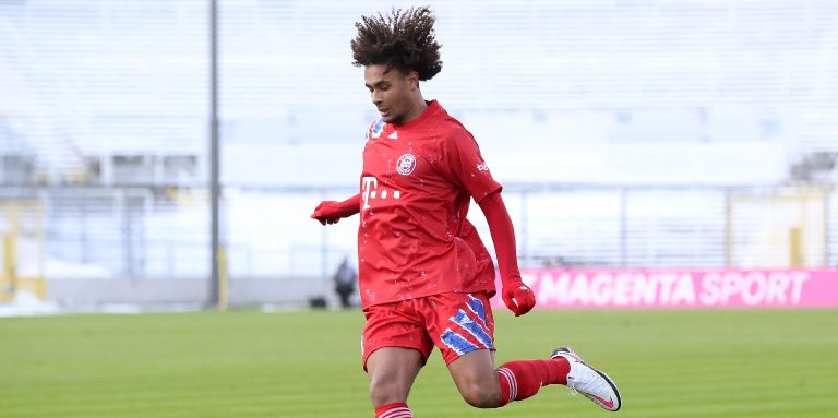 Everton submit loan-to-buy bid for Joshua Zirkzee