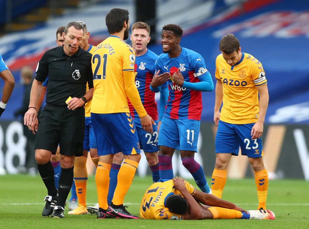 yerry-mina-injured-vs-crystal-palace