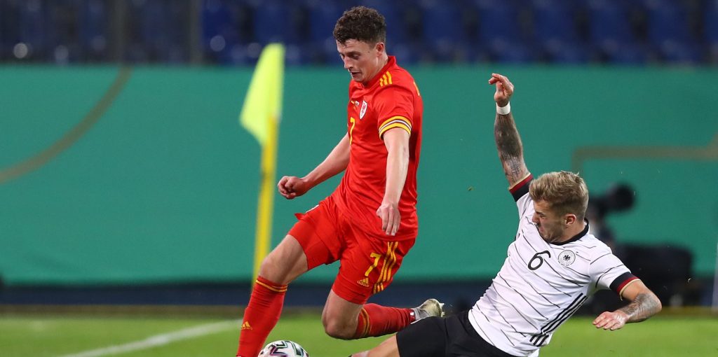 Kevin Campbell Backs Everton Youngster Nathan Broadhead for Move