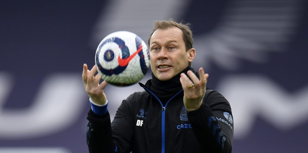 Alan Hutton Urges Benitez to Keep Duncan Ferguson at Everton