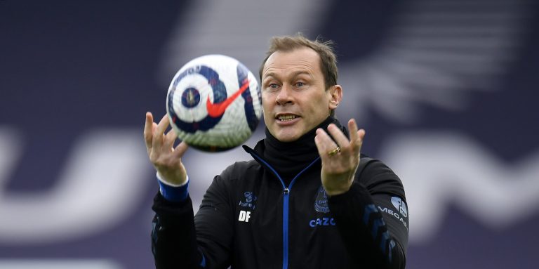 Alan Hutton Urges Benitez to Keep Duncan Ferguson at Everton