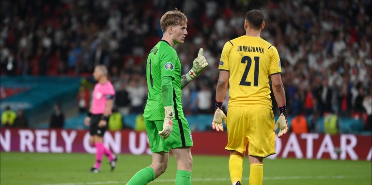 Trevor Steven Pours Praise on Everton Ace Jordan Pickford