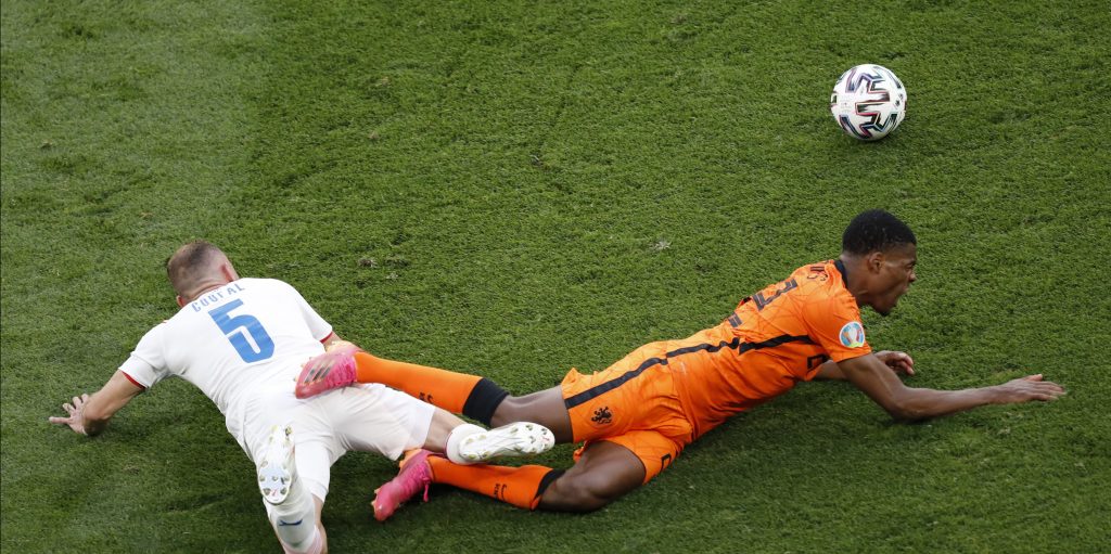 Virals: Romano confirms Everton have missed out on Denzel Dumfries