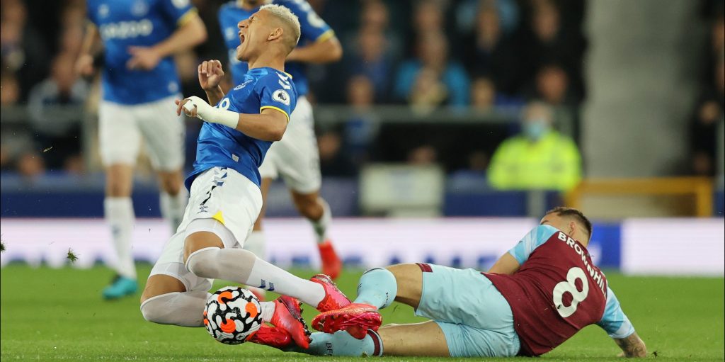 Virals: Everton ace drops Twitter hint amid PSG speculation