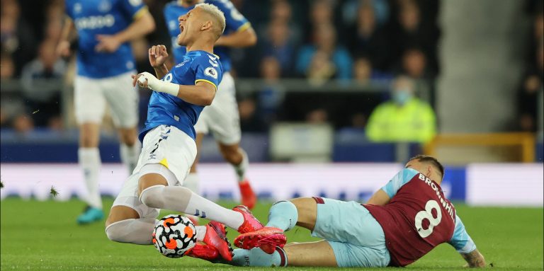 Virals: Everton ace drops Twitter hint amid PSG speculation