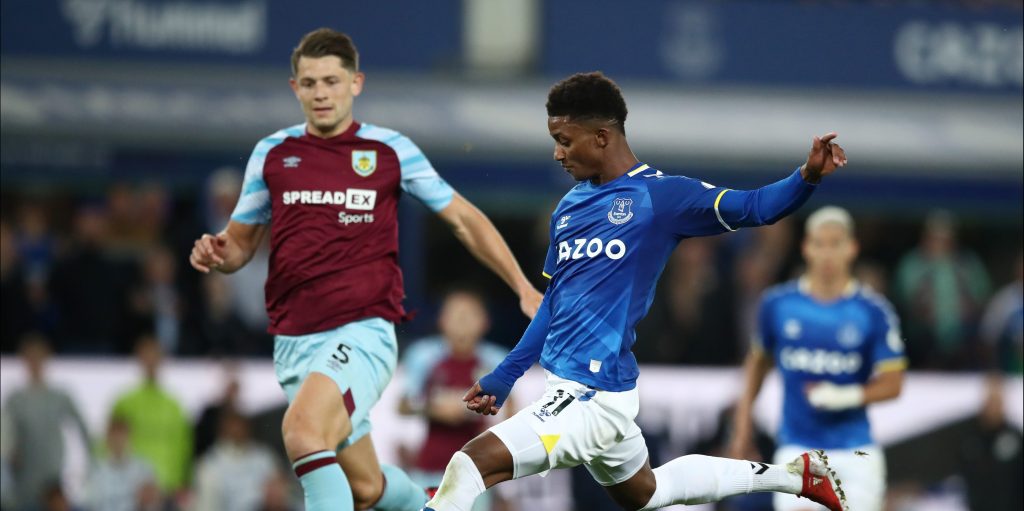 Virals: Demarai Gray finally gets his knee slide right after Everton goal