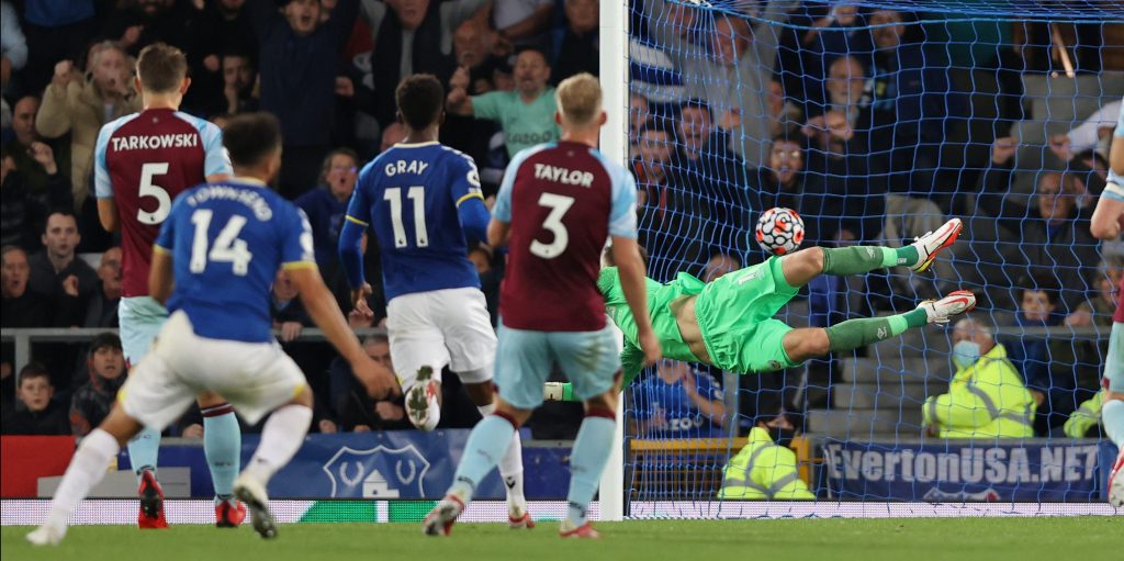 New Everton star issue delights young fans with one-word social media post